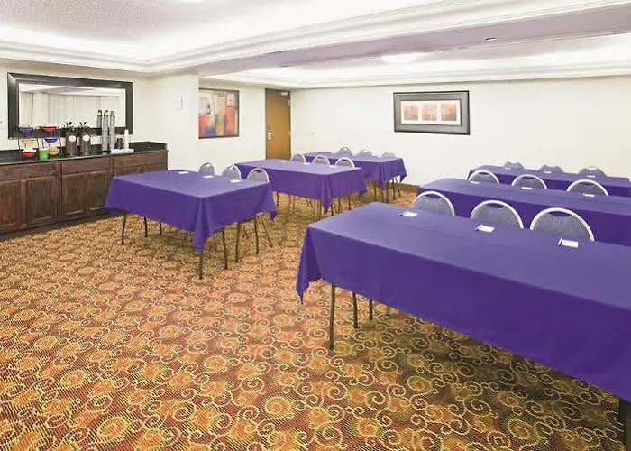 La Quinta Inn & Suites Dallas Nw I-35E